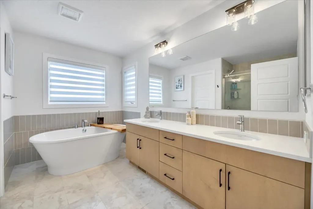 77 Versant Point SW Calgary AB T2Z 0Z5