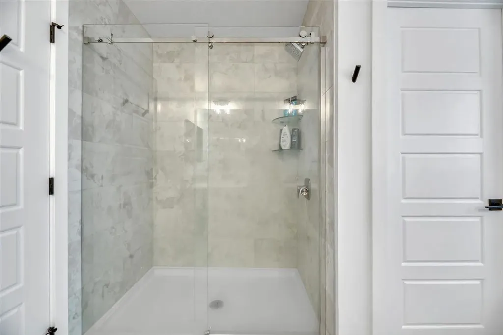 77 Versant Point SW Calgary AB T2Z 0Z5