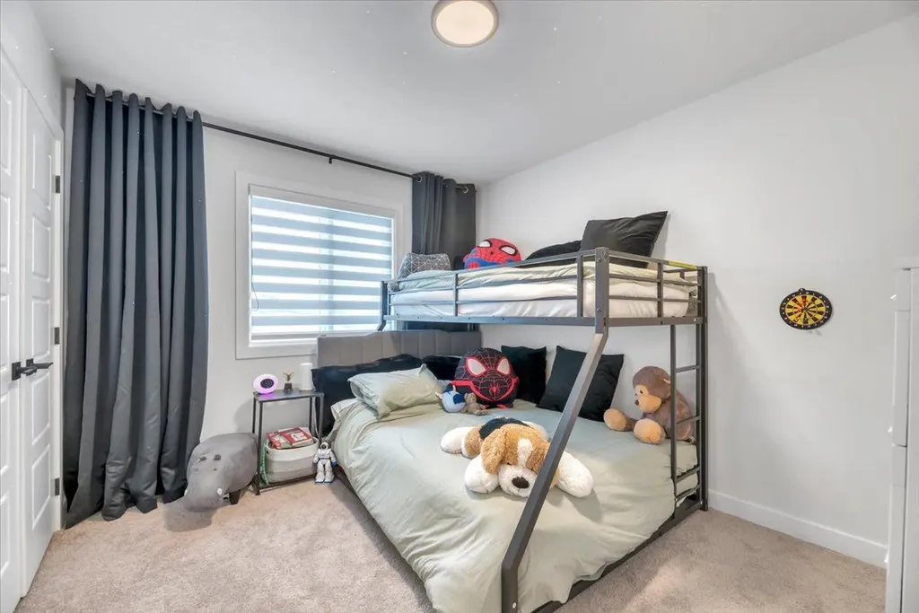 77 Versant Point SW Calgary AB T2Z 0Z5