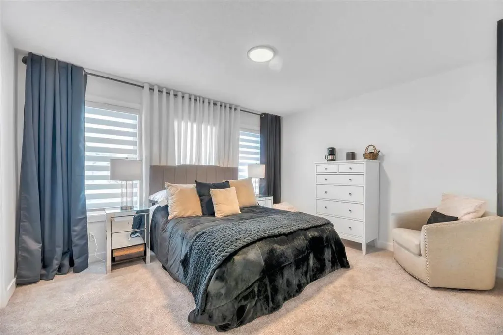 77 Versant Point SW Calgary AB T2Z 0Z5