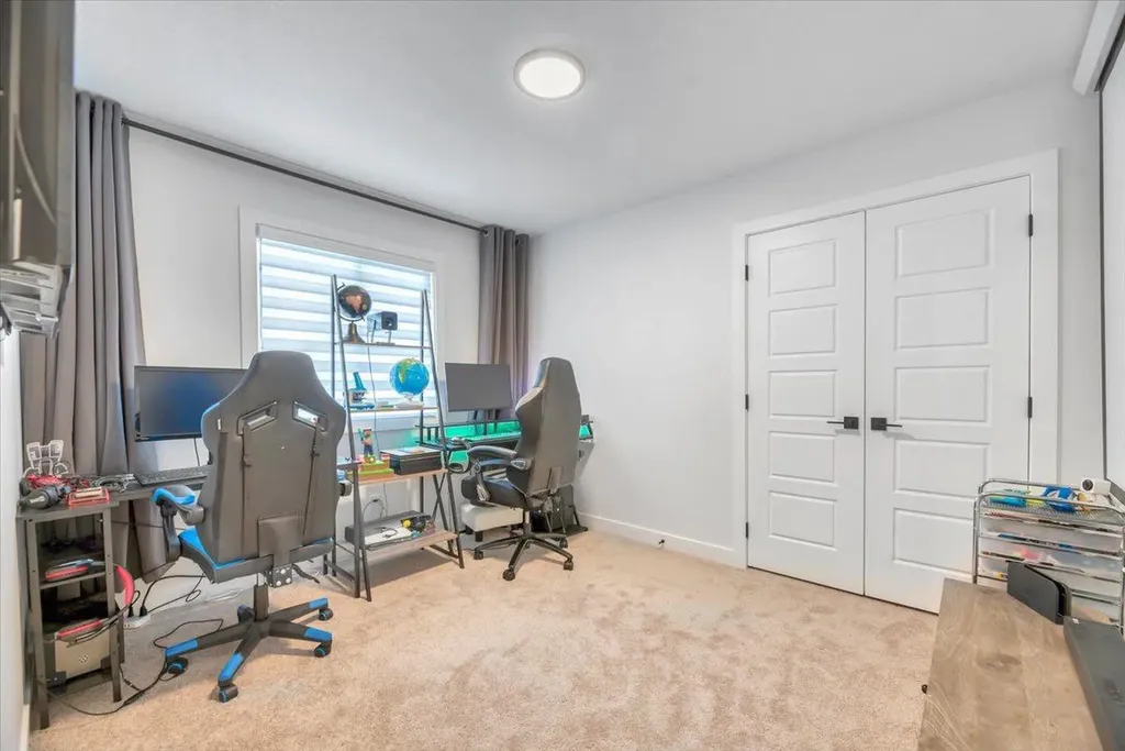 77 Versant Point SW Calgary AB T2Z 0Z5