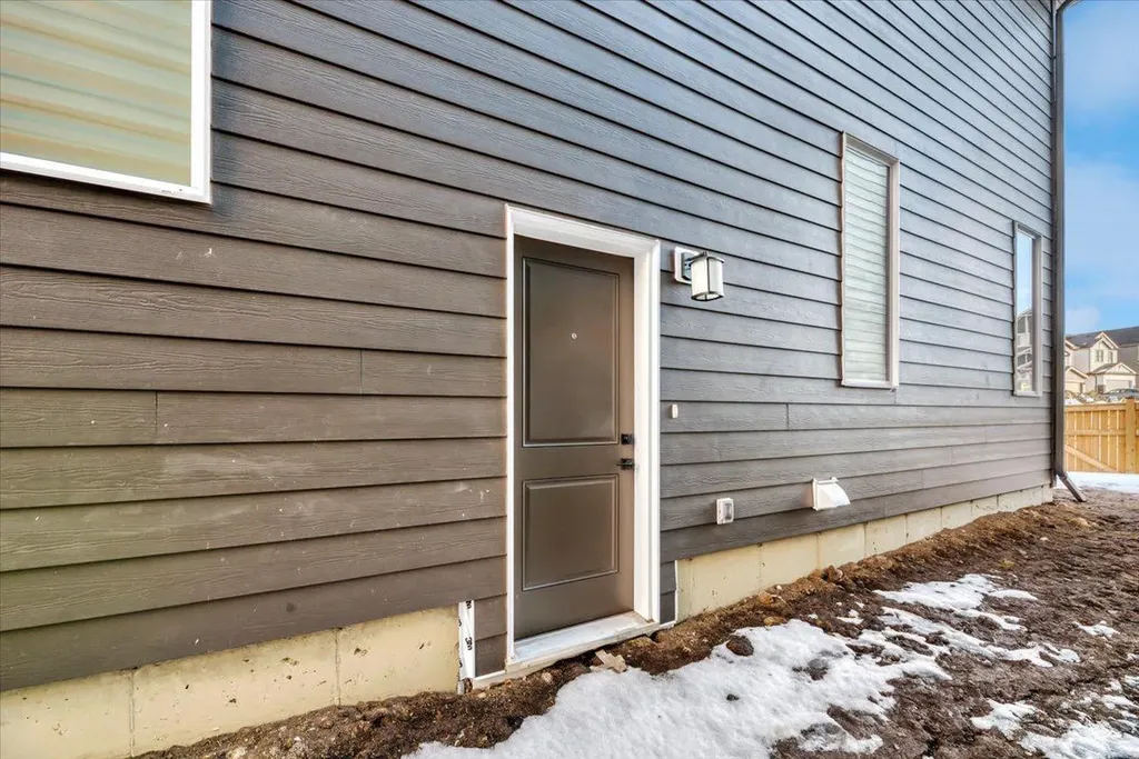 77 Versant Point SW Calgary AB T2Z 0Z5