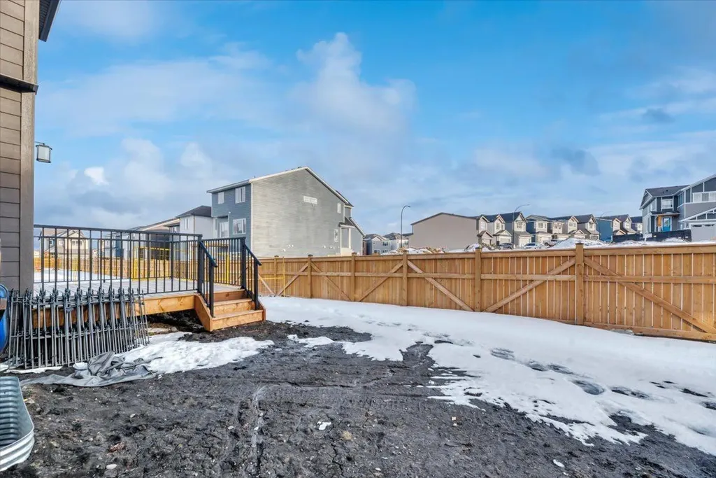77 Versant Point SW Calgary AB T2Z 0Z5