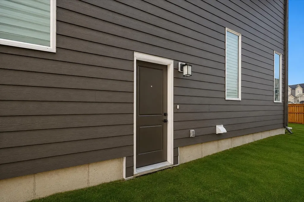 77 Versant Point SW Calgary AB T2Z 0Z5