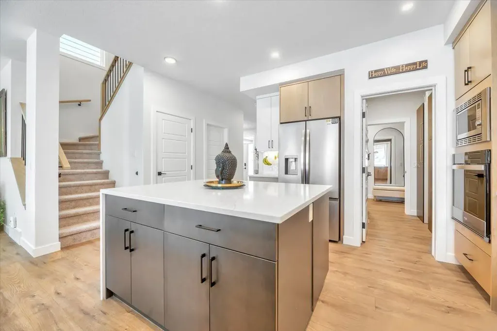 77 Versant Point SW Calgary AB T2Z 0Z5