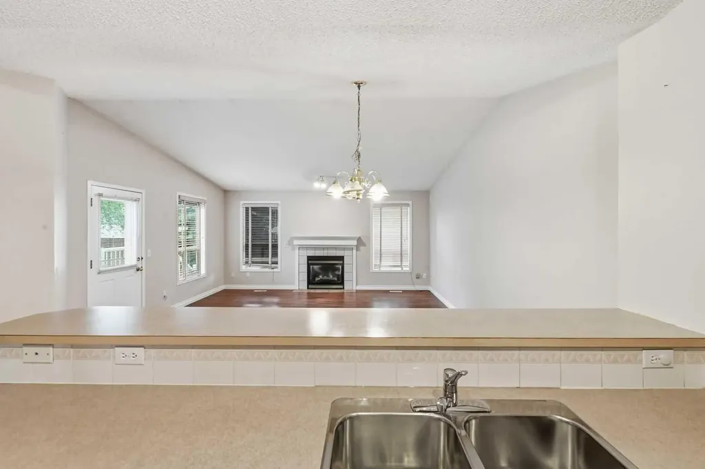25 Tararidge Circle NE Calgary AB T3J 3W4