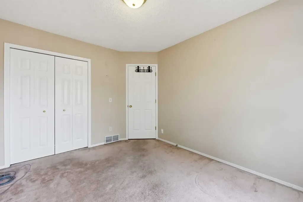 25 Tararidge Circle NE Calgary AB T3J 3W4
