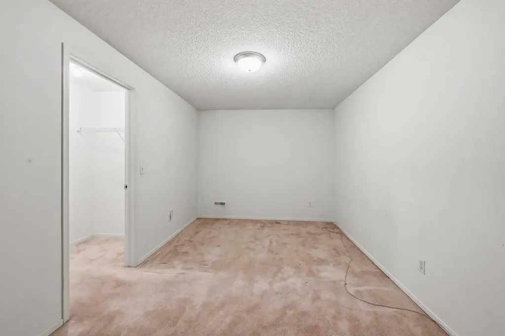 25 Tararidge Circle NE Calgary AB T3J 3W4