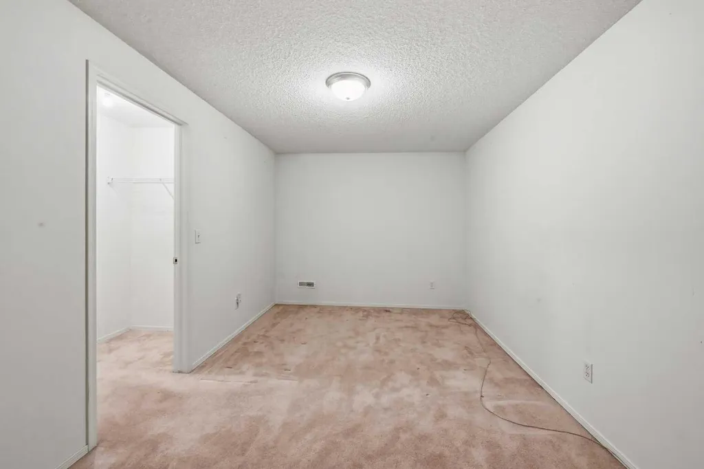 25 Tararidge Circle NE Calgary AB T3J 3W4
