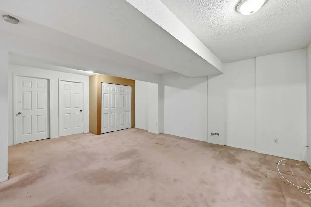 25 Tararidge Circle NE Calgary AB T3J 3W4