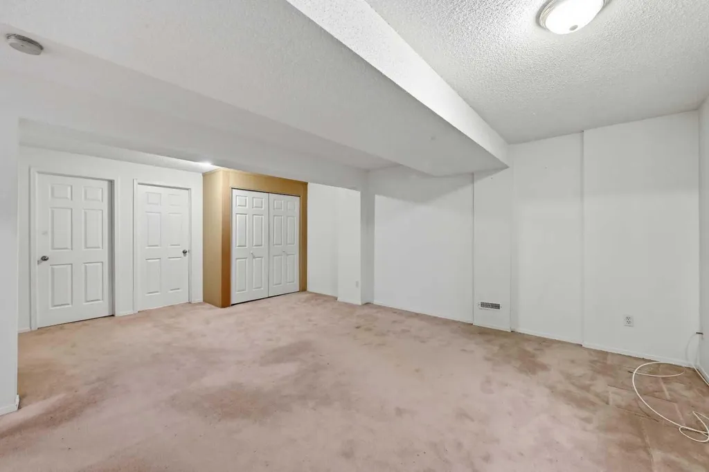 25 Tararidge Circle NE Calgary AB T3J 3W4