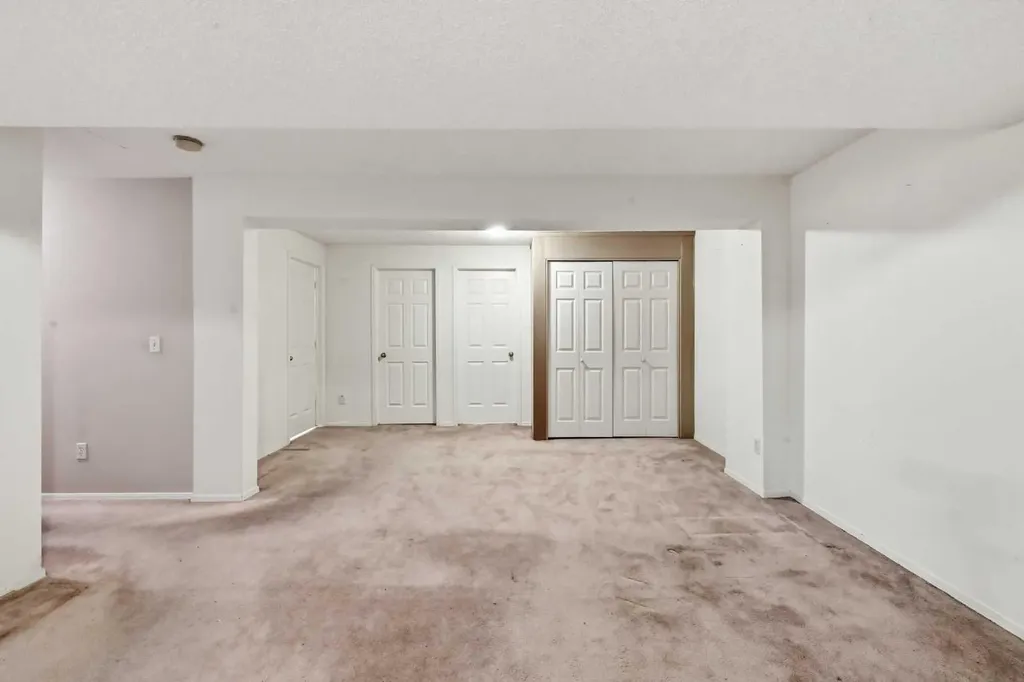 25 Tararidge Circle NE Calgary AB T3J 3W4