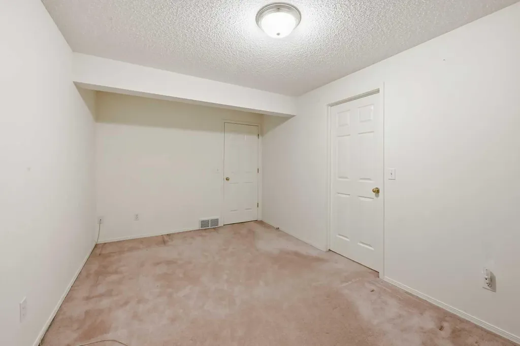 25 Tararidge Circle NE Calgary AB T3J 3W4