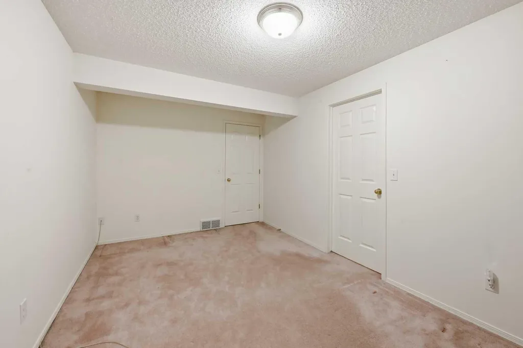 25 Tararidge Circle NE Calgary AB T3J 3W4