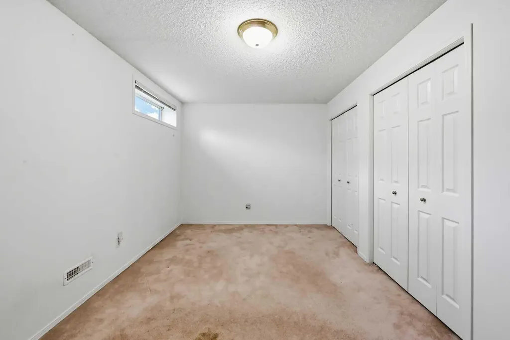 25 Tararidge Circle NE Calgary AB T3J 3W4
