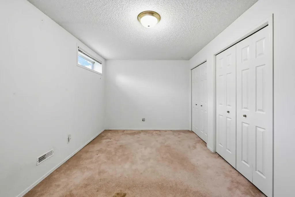 25 Tararidge Circle NE Calgary AB T3J 3W4