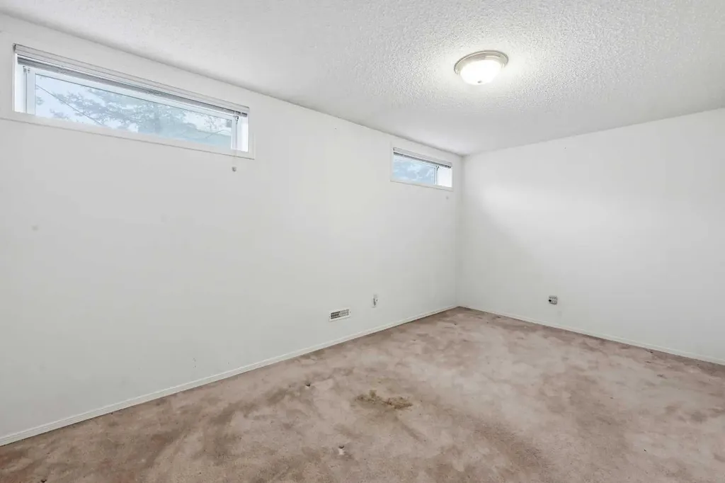 25 Tararidge Circle NE Calgary AB T3J 3W4