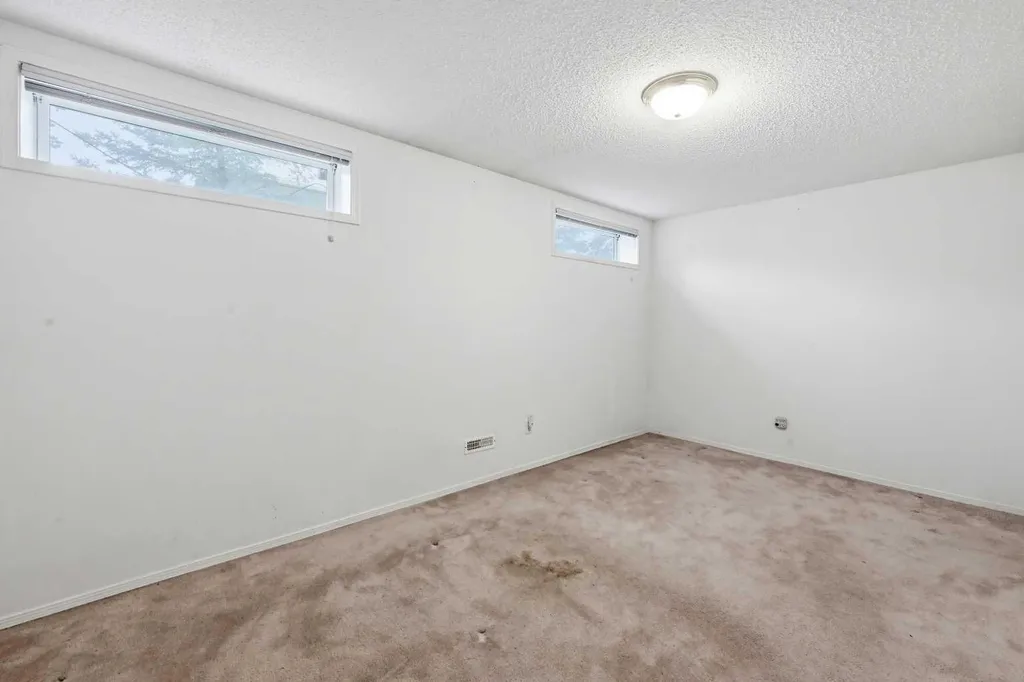 25 Tararidge Circle NE Calgary AB T3J 3W4