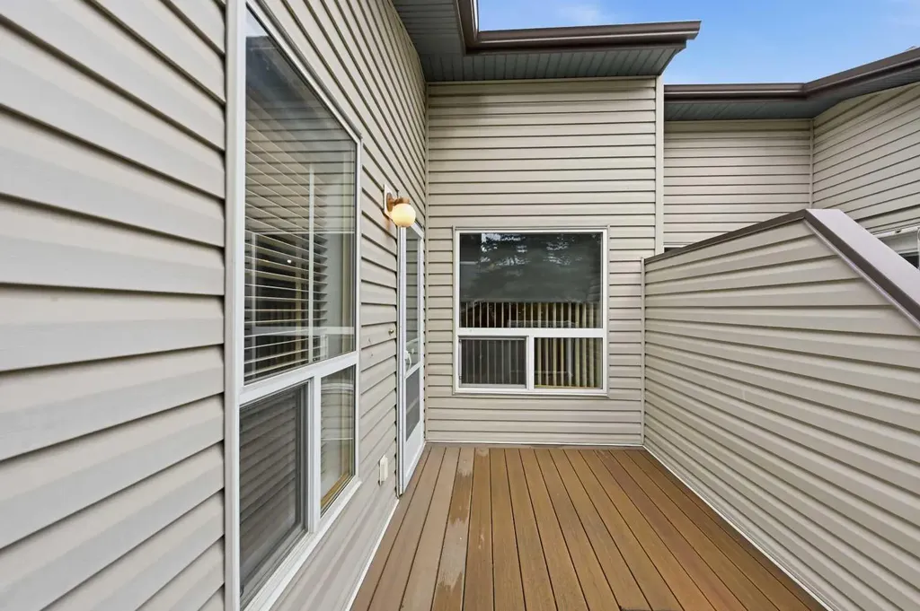 25 Tararidge Circle NE Calgary AB T3J 3W4