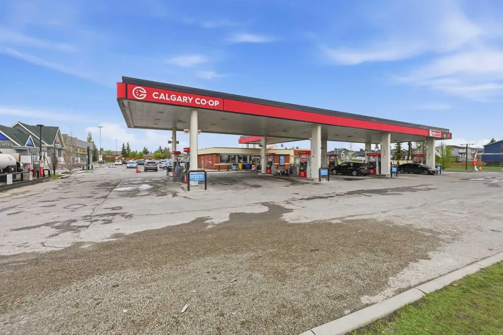 25 Tararidge Circle NE Calgary AB T3J 3W4