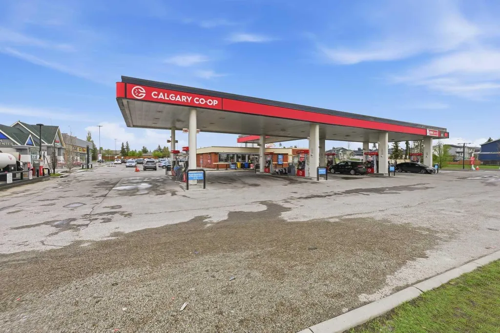 25 Tararidge Circle NE Calgary AB T3J 3W4