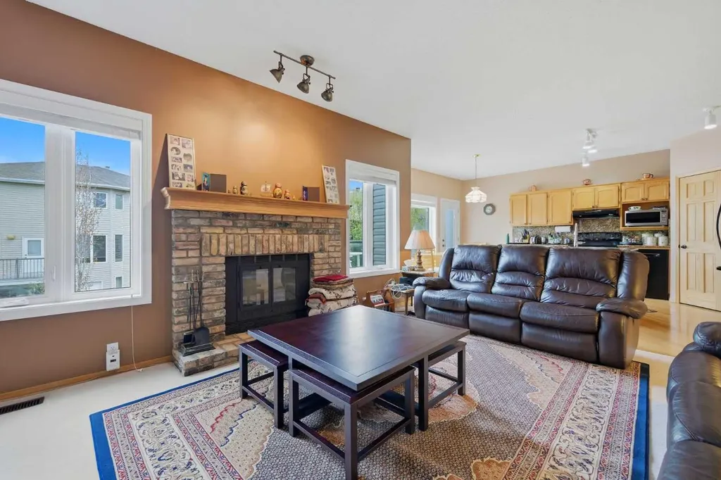 52 Edgebrook Rise NW Calgary AB T3A 4Z9