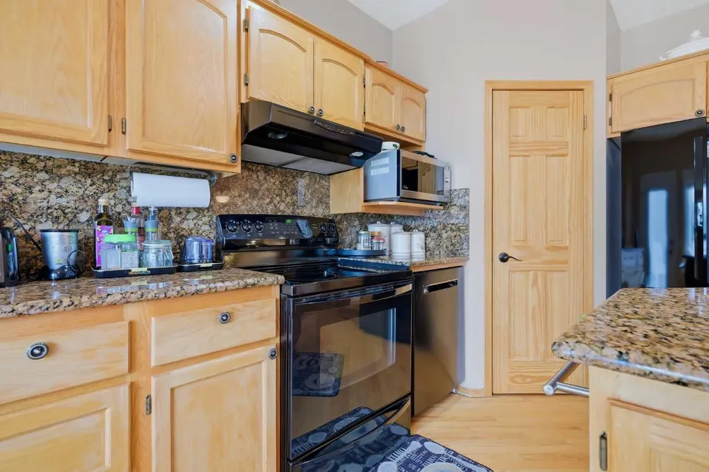 52 Edgebrook Rise NW Calgary AB T3A 4Z9