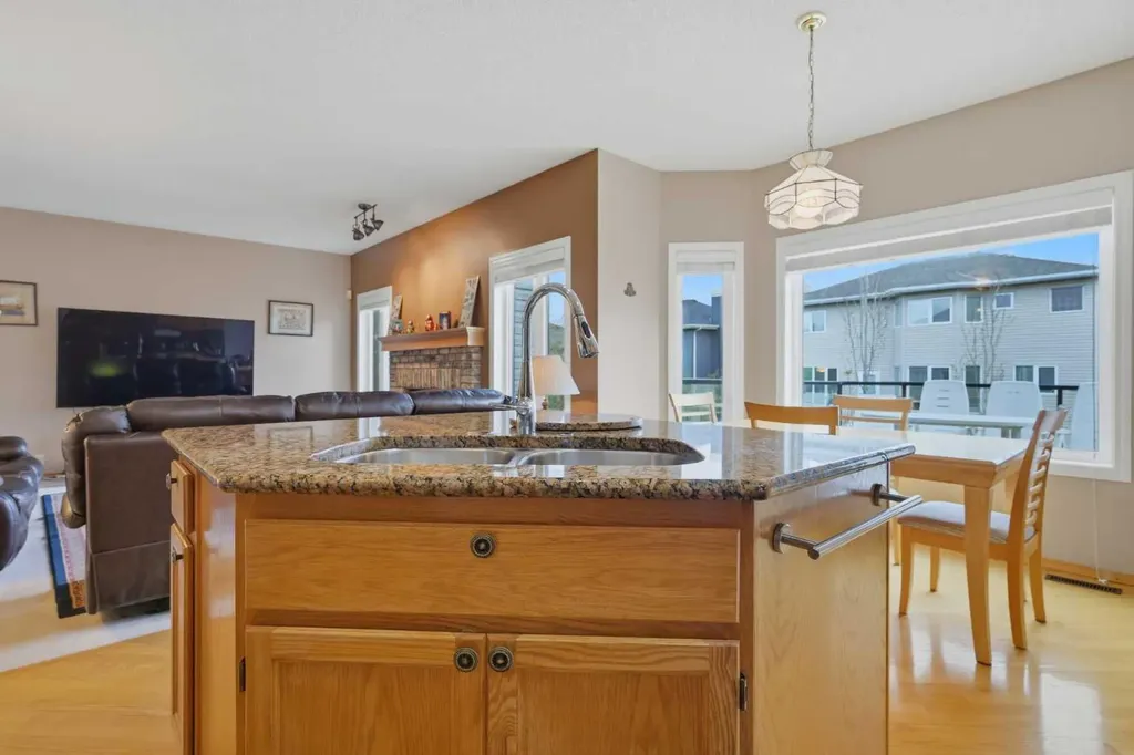 52 Edgebrook Rise NW Calgary AB T3A 4Z9