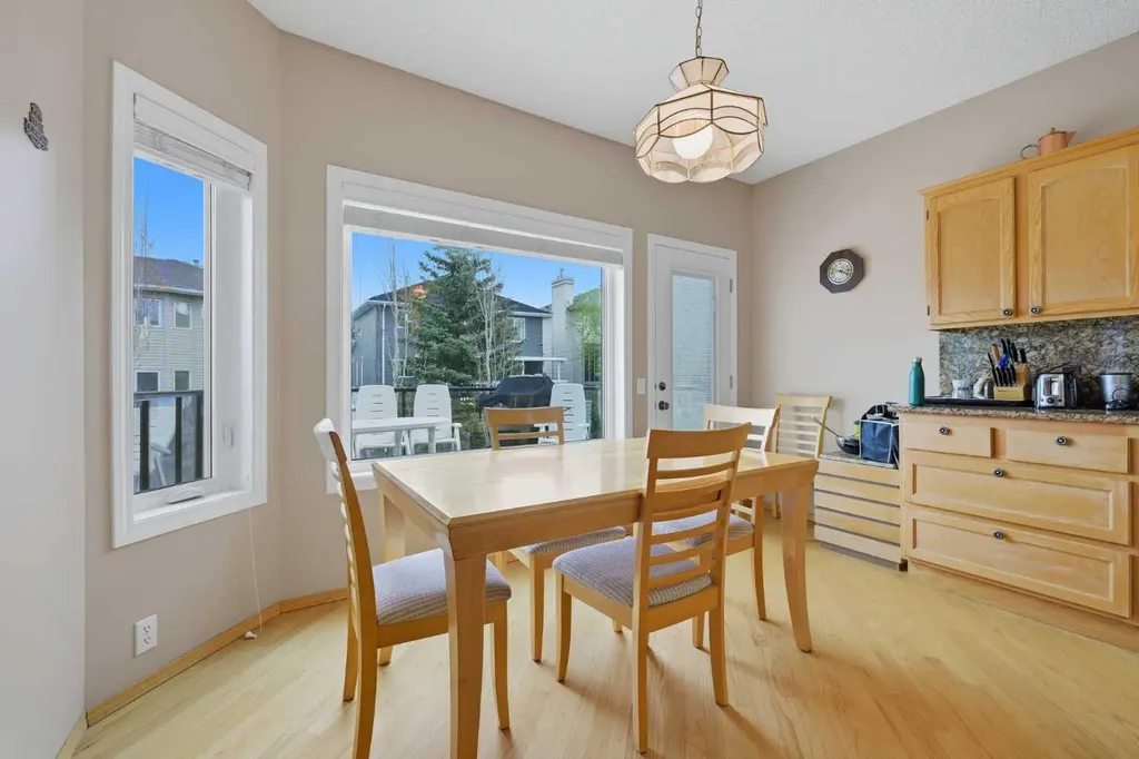 52 Edgebrook Rise NW Calgary AB T3A 4Z9