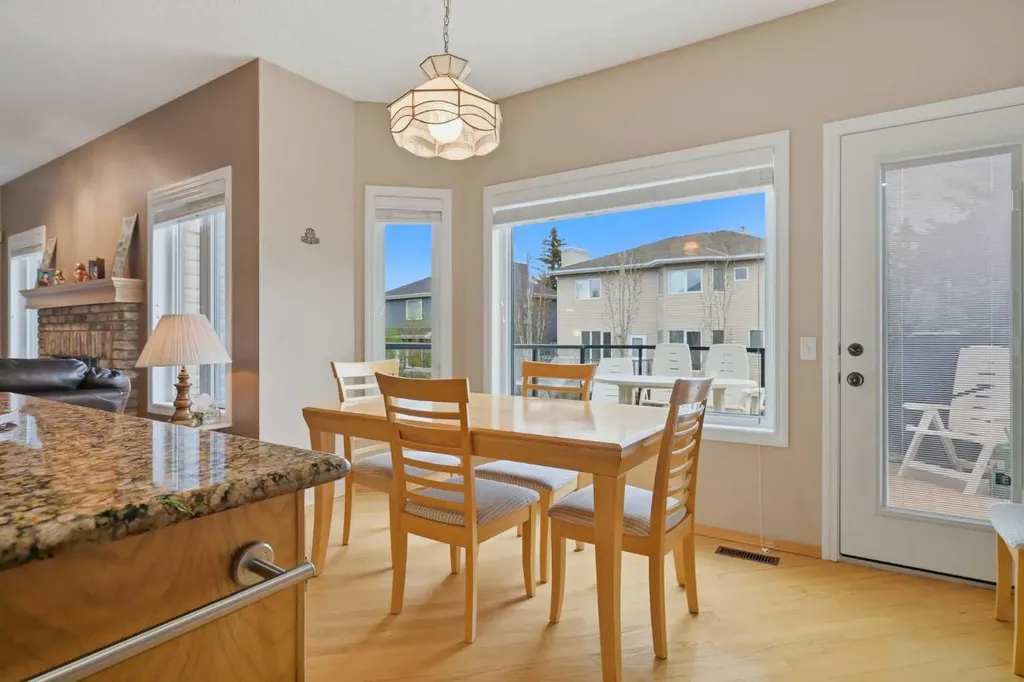 52 Edgebrook Rise NW Calgary AB T3A 4Z9