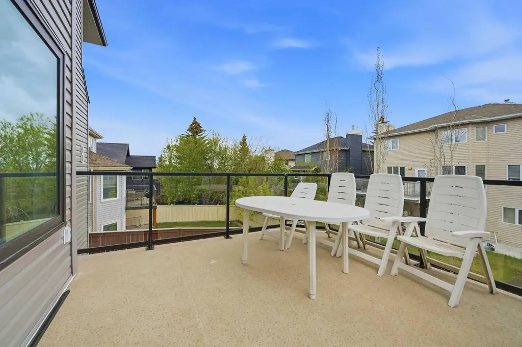 52 Edgebrook Rise NW Calgary AB T3A 4Z9
