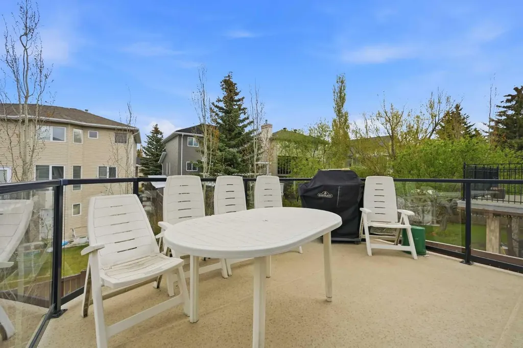 52 Edgebrook Rise NW Calgary AB T3A 4Z9