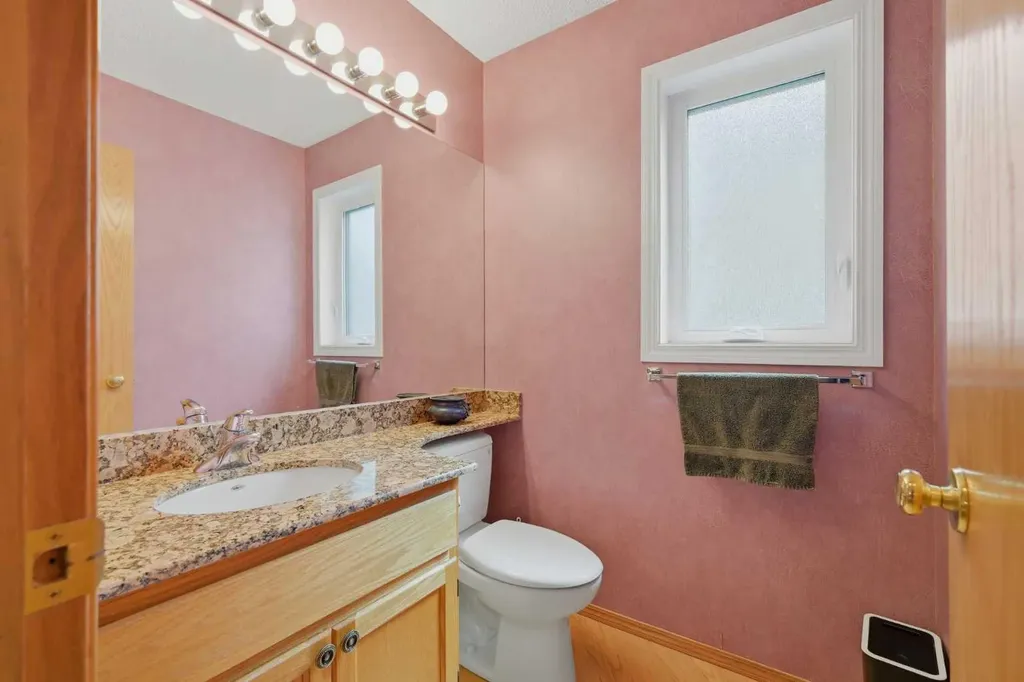 52 Edgebrook Rise NW Calgary AB T3A 4Z9