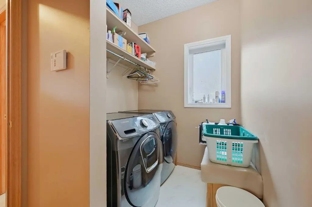 52 Edgebrook Rise NW Calgary AB T3A 4Z9