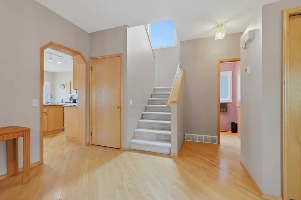 52 Edgebrook Rise NW Calgary AB T3A 4Z9