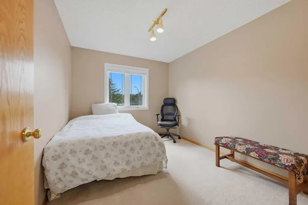 52 Edgebrook Rise NW Calgary AB T3A 4Z9