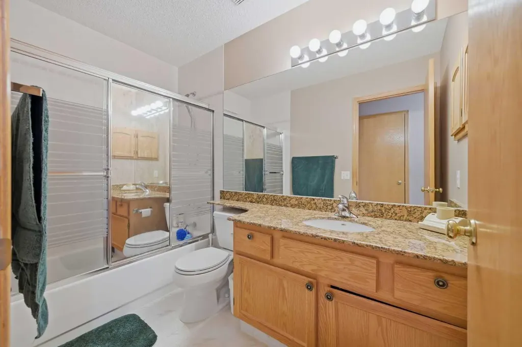 52 Edgebrook Rise NW Calgary AB T3A 4Z9