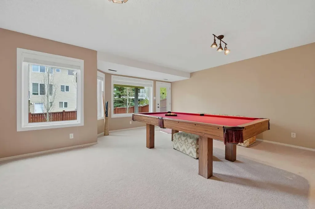52 Edgebrook Rise NW Calgary AB T3A 4Z9