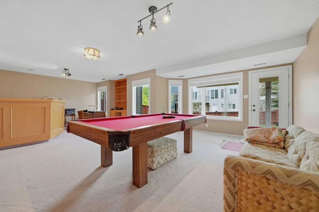 52 Edgebrook Rise NW Calgary AB T3A 4Z9