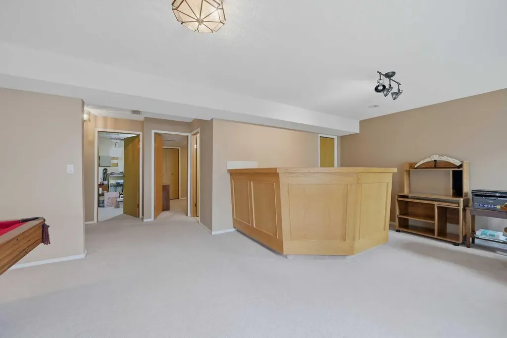 52 Edgebrook Rise NW Calgary AB T3A 4Z9