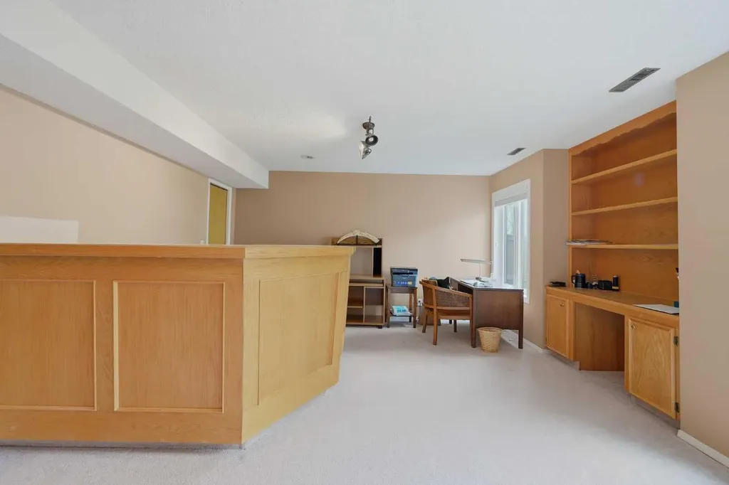 52 Edgebrook Rise NW Calgary AB T3A 4Z9