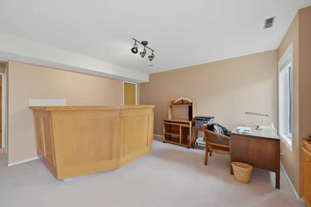 52 Edgebrook Rise NW Calgary AB T3A 4Z9