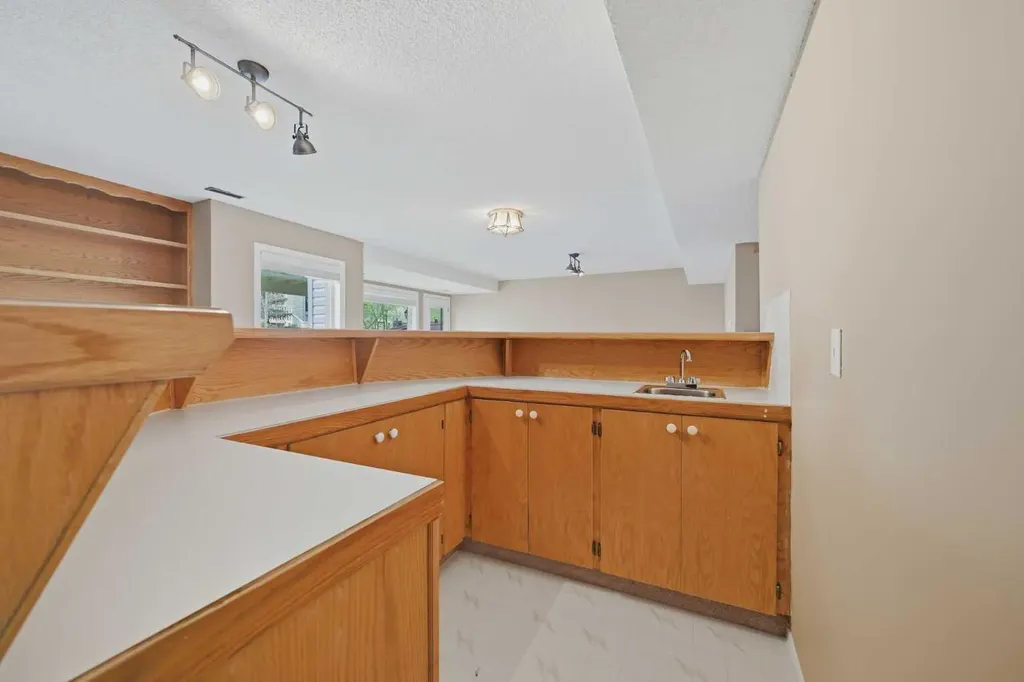 52 Edgebrook Rise NW Calgary AB T3A 4Z9