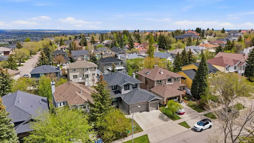52 Edgebrook Rise NW Calgary AB T3A 4Z9