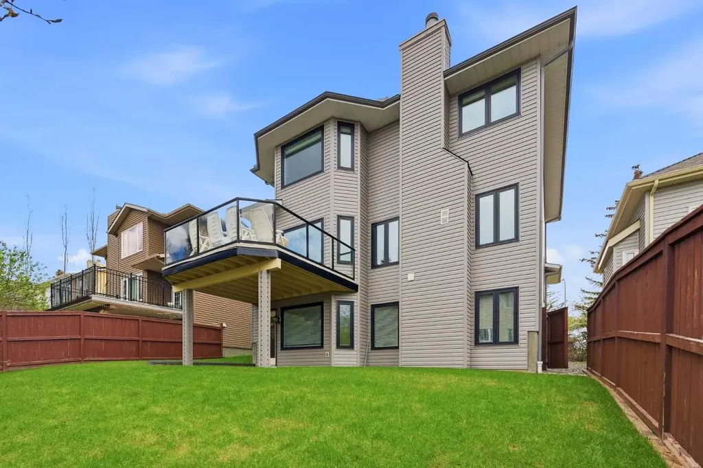 52 Edgebrook Rise NW Calgary AB T3A 4Z9