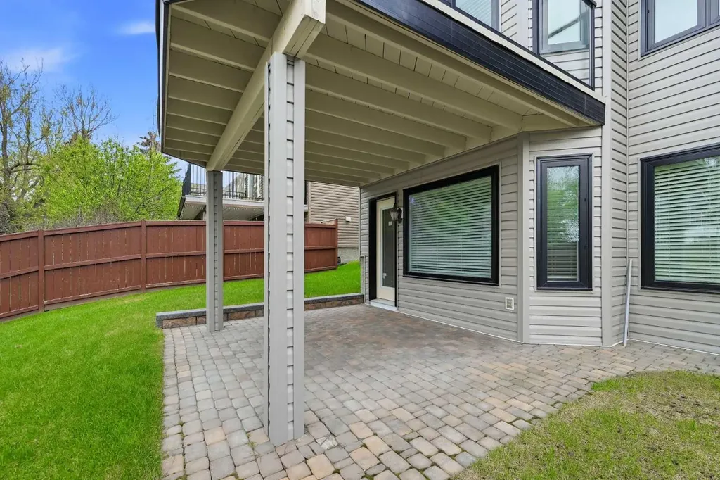 52 Edgebrook Rise NW Calgary AB T3A 4Z9