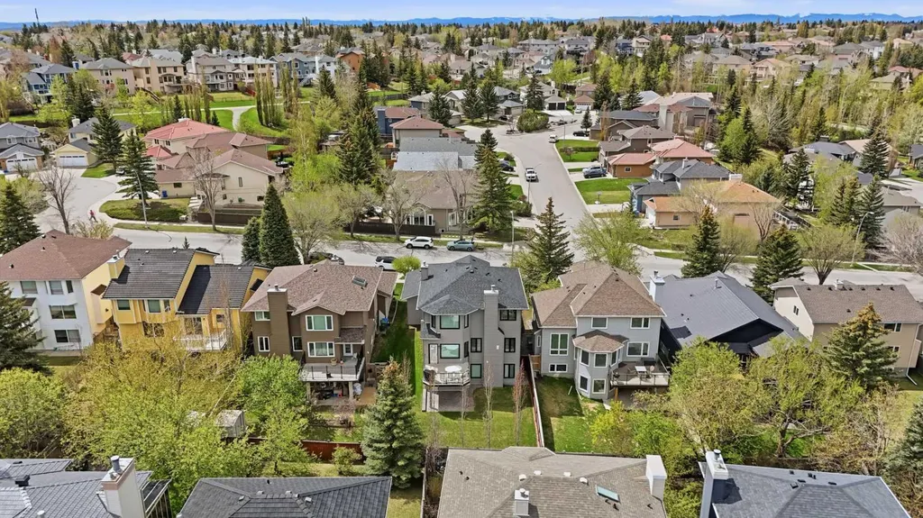 52 Edgebrook Rise NW Calgary AB T3A 4Z9