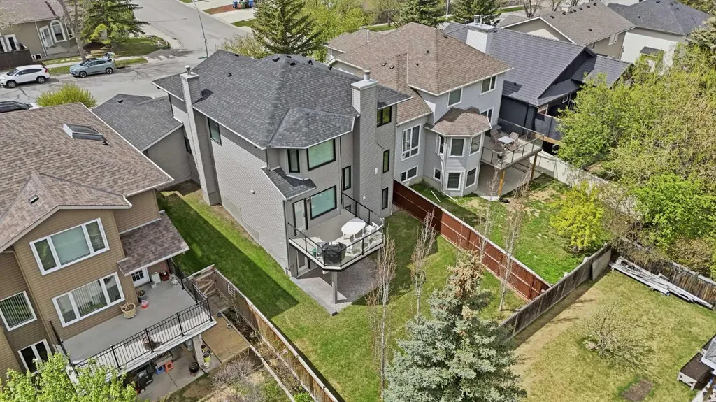 52 Edgebrook Rise NW Calgary AB T3A 4Z9