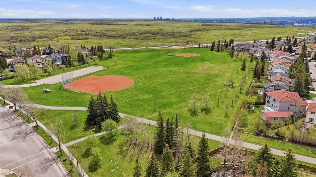 52 Edgebrook Rise NW Calgary AB T3A 4Z9
