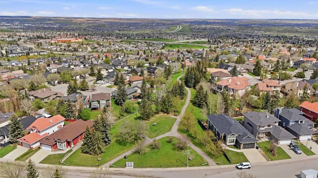 52 Edgebrook Rise NW Calgary AB T3A 4Z9